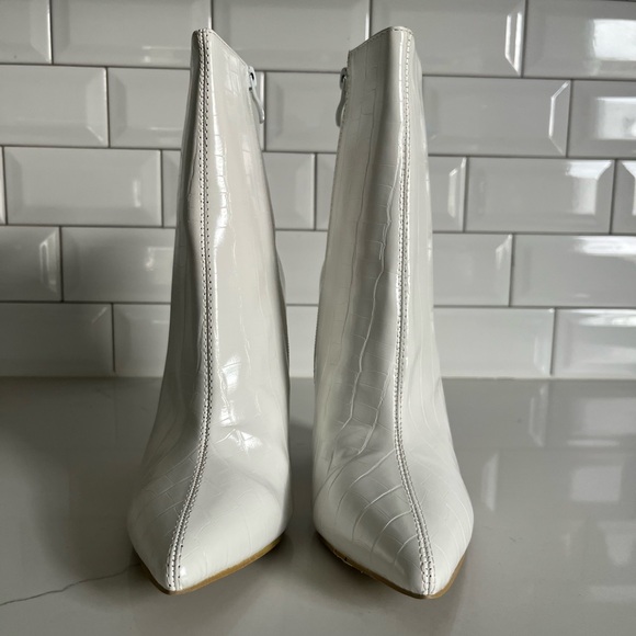 NIB PrettyLittleThing White Croc Embossed Heeled Ankle Boots 7.5 - Picture 4 of 5